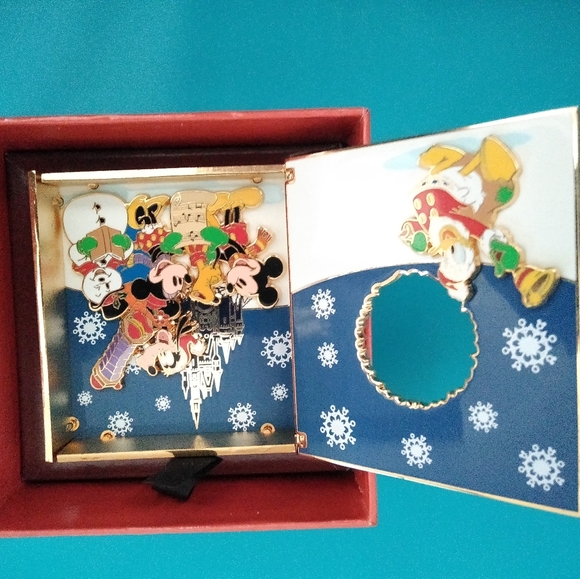 Disney Pin - Picture 5 of 8